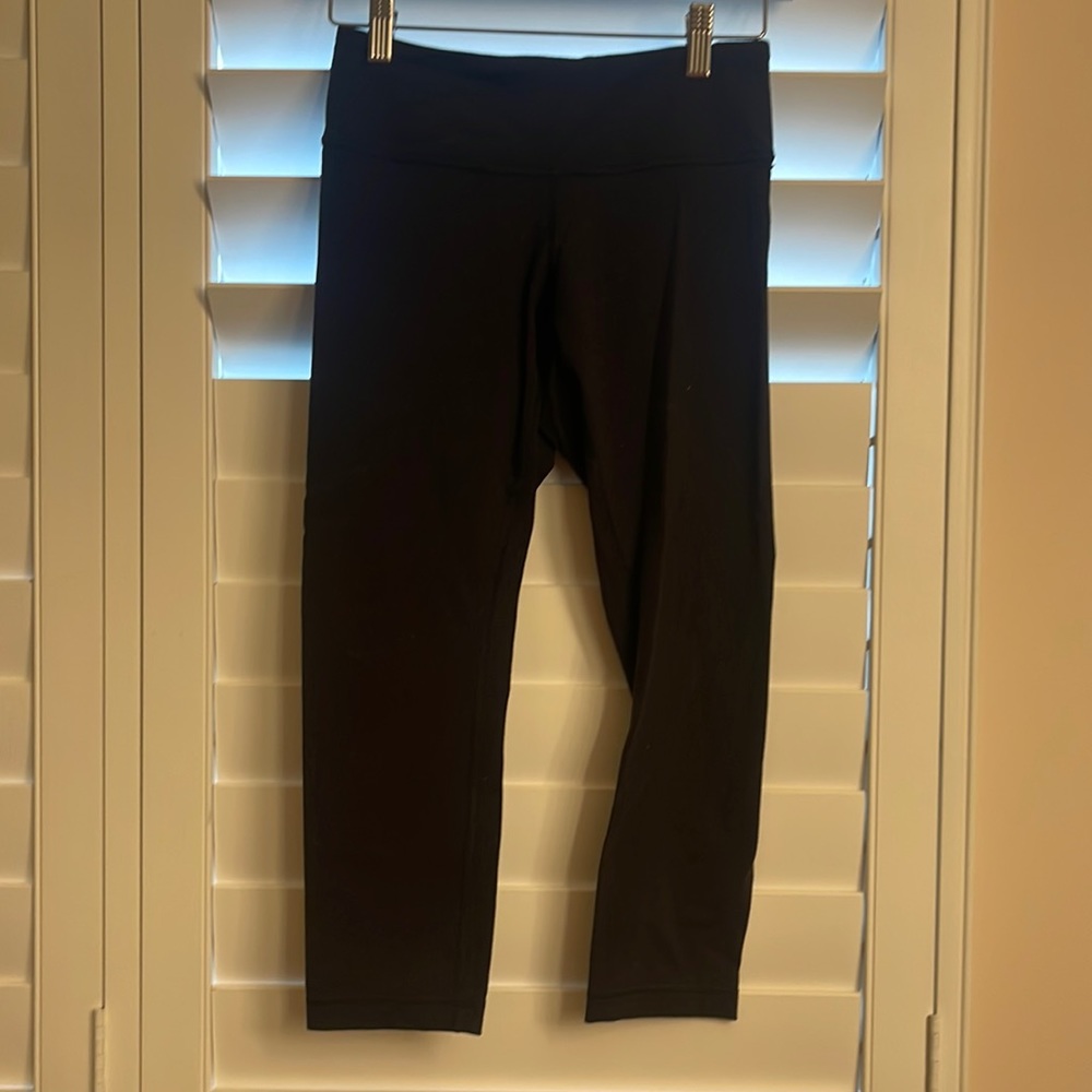 Lululemon cropped yoga pants